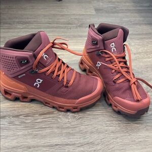On Running Cloudrock 2 Women’s Hiking Shoes/Boats Size Maroon 8.5